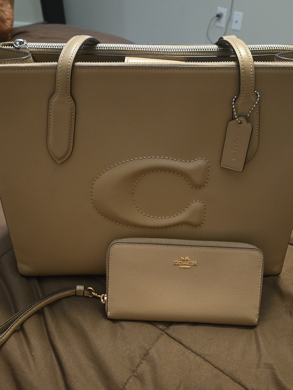 Coach CITY TOTE Tan Leather Tote with Matching Zip Wallet